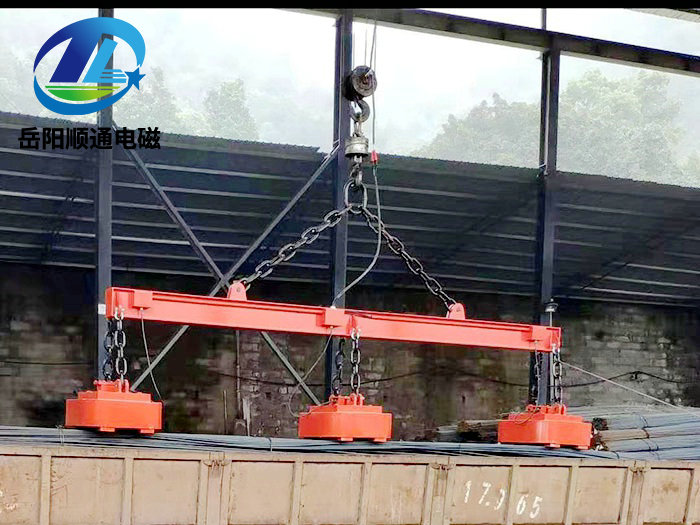 MW73系列吊運(yùn)和翻轉(zhuǎn)板坯用電磁鐵 MW73系列吊運(yùn)和翻轉(zhuǎn)板坯用電磁鐵